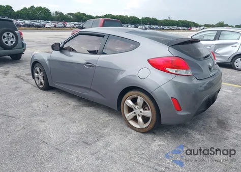 2015 Hyundai Veloster z USA, uszkodzony, nr VIN KMHTC6AD6FU227442